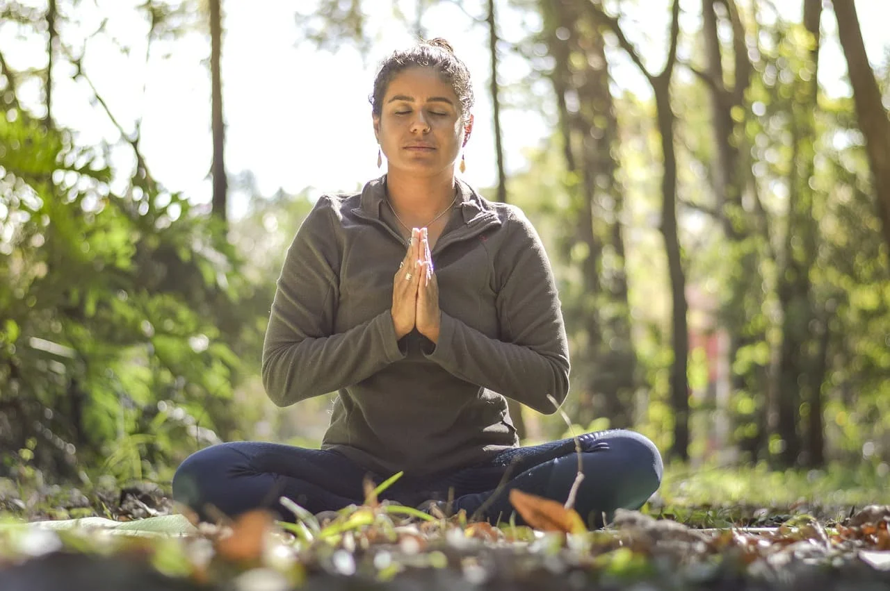 8 easy ways to make sitting sill in meditation achievable.